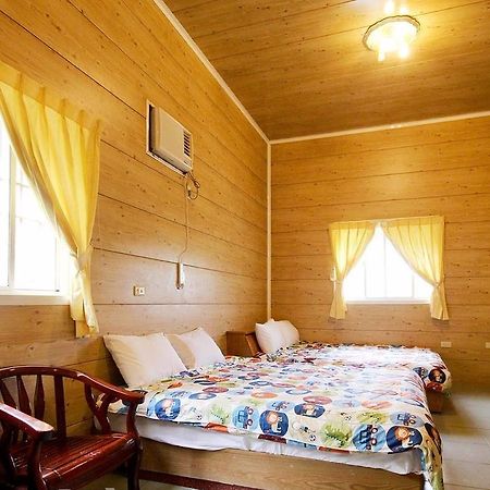 Sun Moon Lake Wild Flower Bed and Breakfast Yuchi Esterno foto