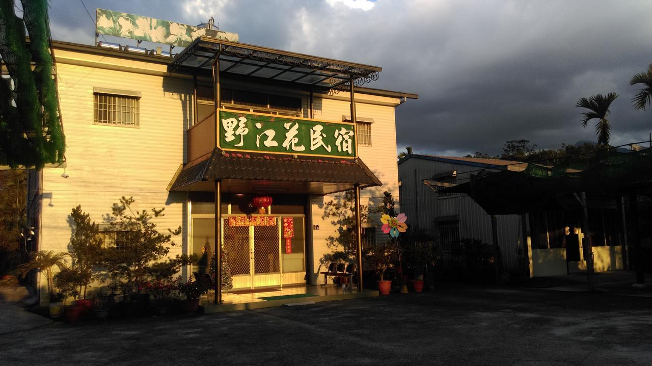 Sun Moon Lake Wild Flower Bed and Breakfast Yuchi Esterno foto