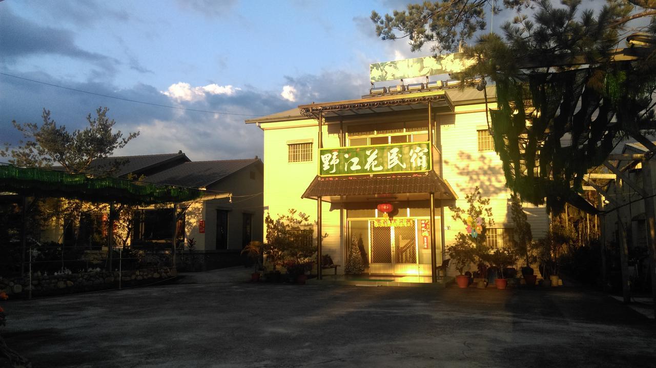 Sun Moon Lake Wild Flower Bed and Breakfast Yuchi Esterno foto